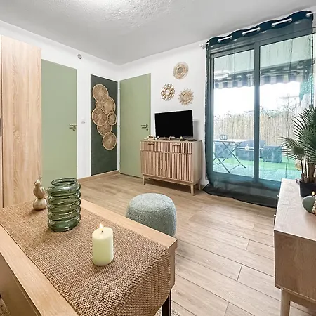 Apartment Jardin Prive, Wifi, Proche De La Frejus