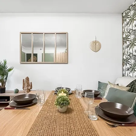 Apartment Jardin Prive, Wifi, Proche De La Frejus