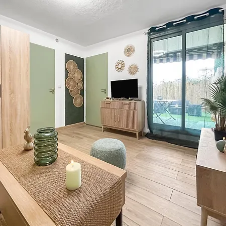 Apartment Jardin Prive, Wifi, Proche De La Frejus