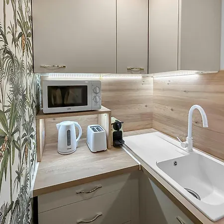Διαμέρισμα Jardin Prive, Wifi, Proche De La Fréjus